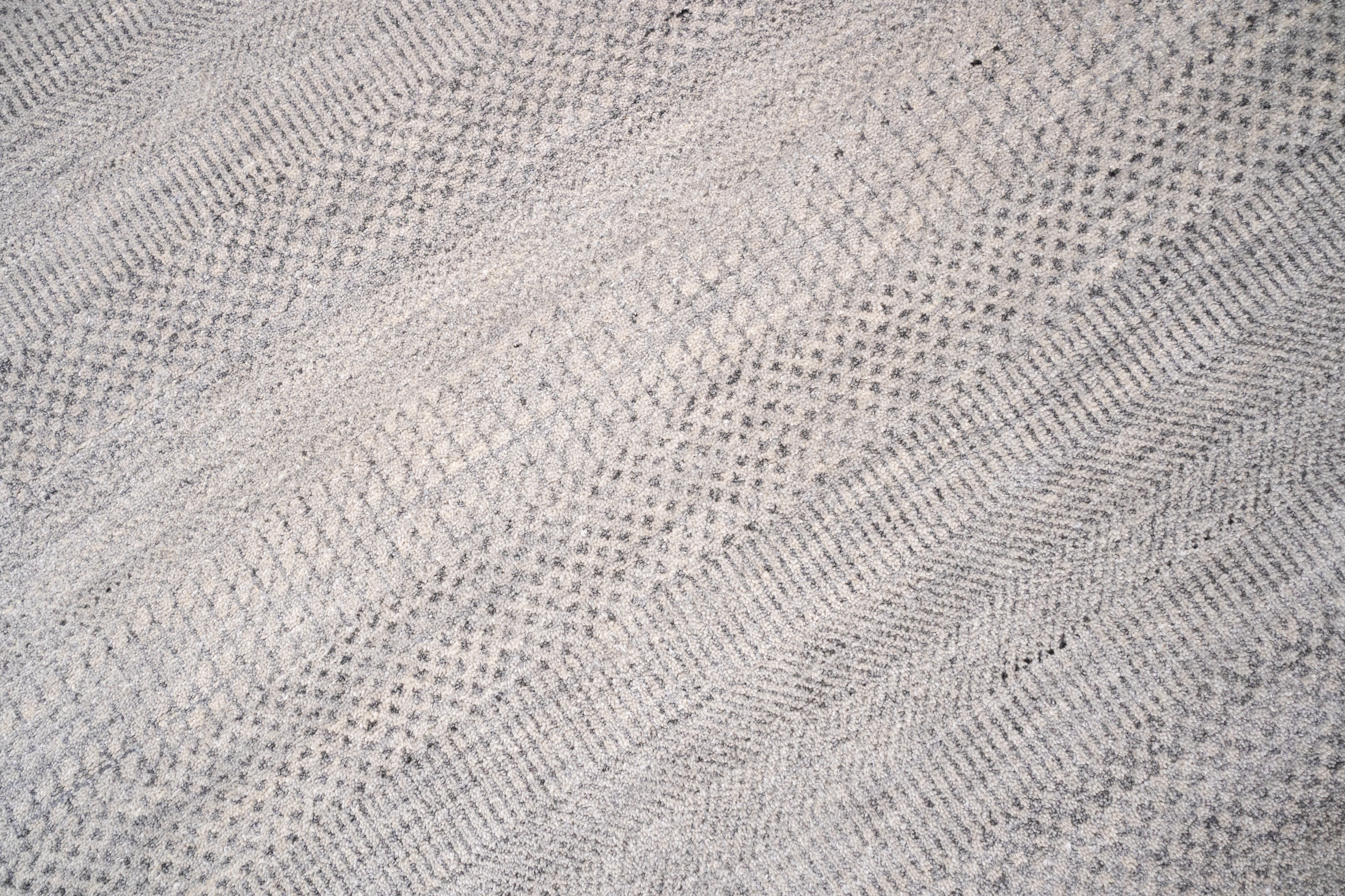 Handknotted Carpet, DIA - 1247 MCN, Off White  & Grey